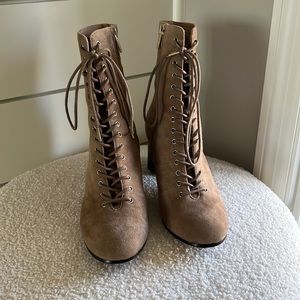 Joie boots size 37
